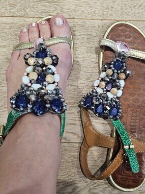 Juicy Couture Sandals Leather Sole Gold Strappy Beaded Size 7